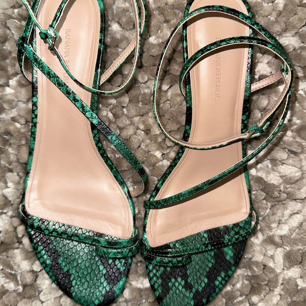 Banana Republic Leather Strappy Toe Ri Sandal sz 9 - Picture 3 of 12